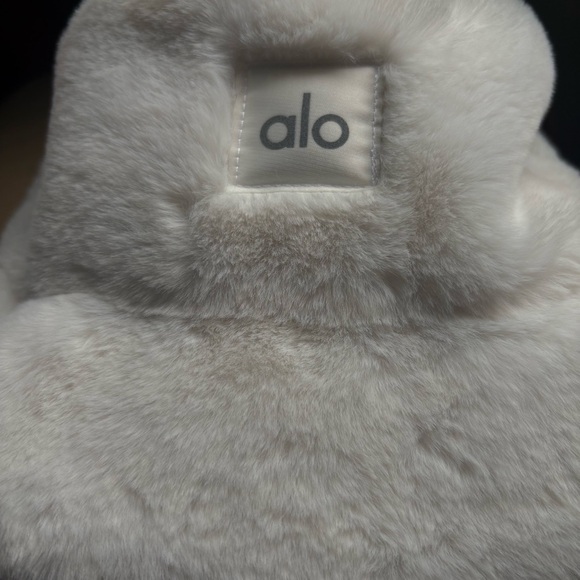 ALO Yoga Plush Faux-Fur Bucket Hat in Cream - Picture 5 of 6
